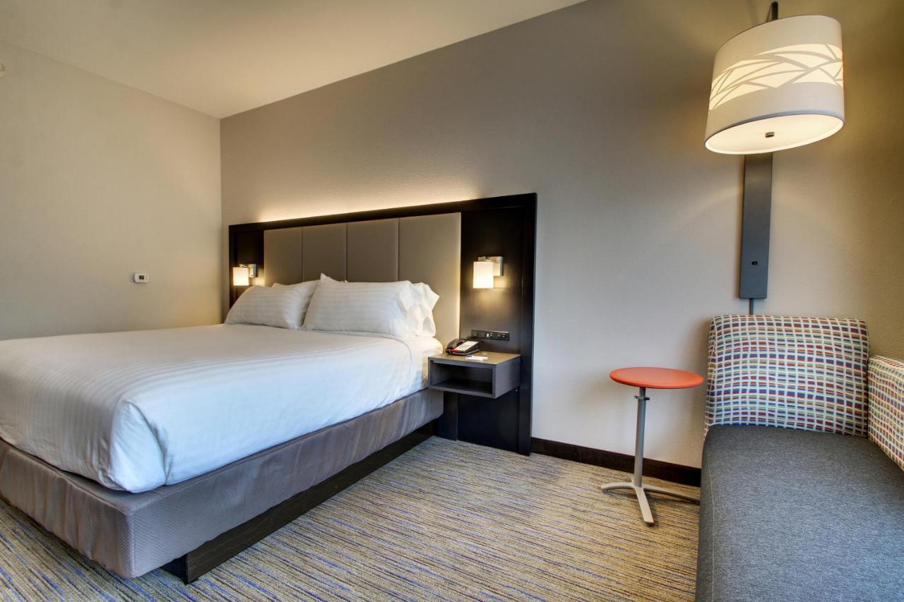 Holiday Inn Express & Suites Charleston Ne Mt Pleasant Us17 By Ihg Mount Pleasant Exterior photo