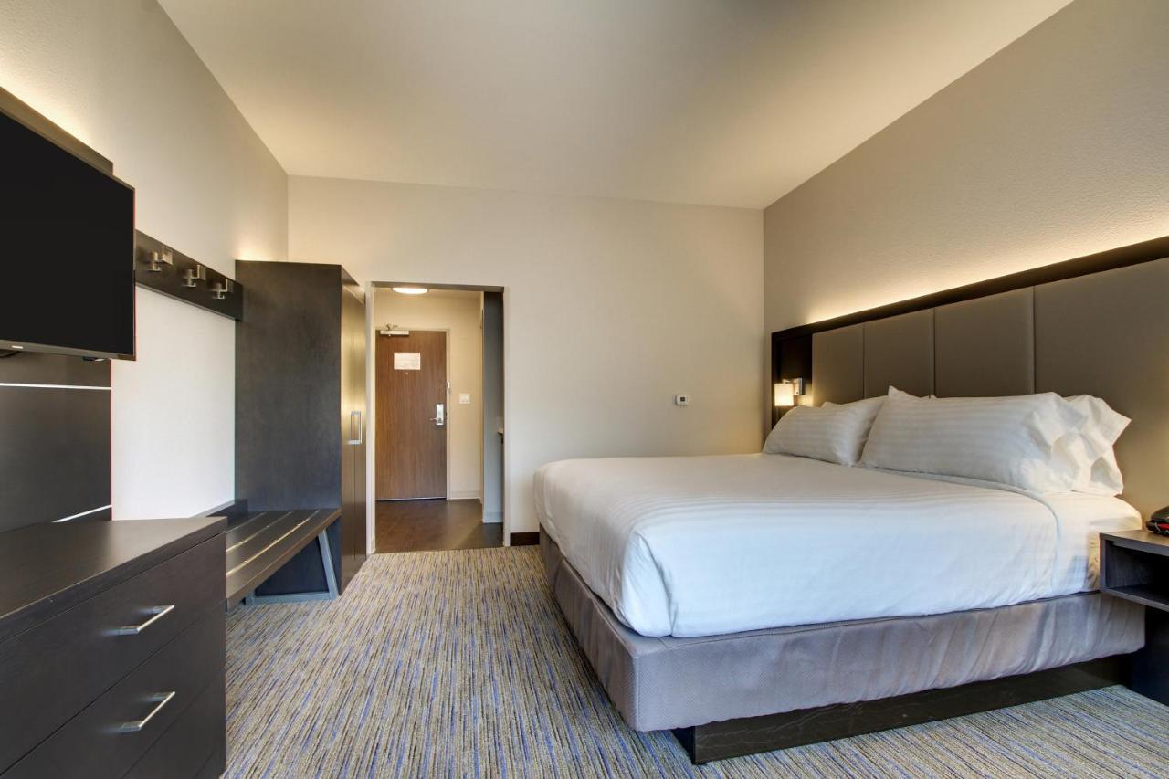 Holiday Inn Express & Suites Charleston Ne Mt Pleasant Us17 By Ihg Mount Pleasant Exterior photo