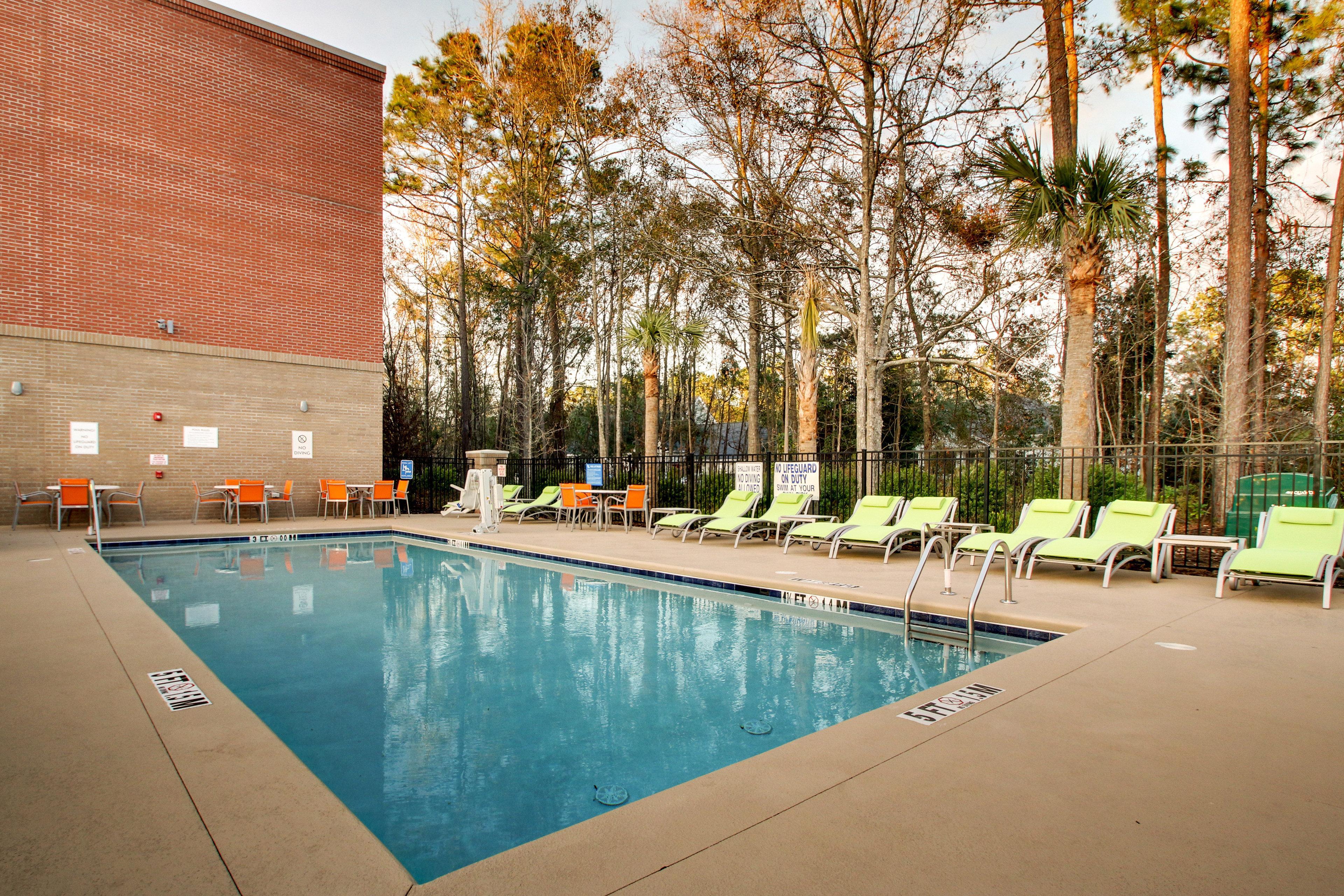 Holiday Inn Express & Suites Charleston Ne Mt Pleasant Us17 By Ihg Mount Pleasant Exterior photo