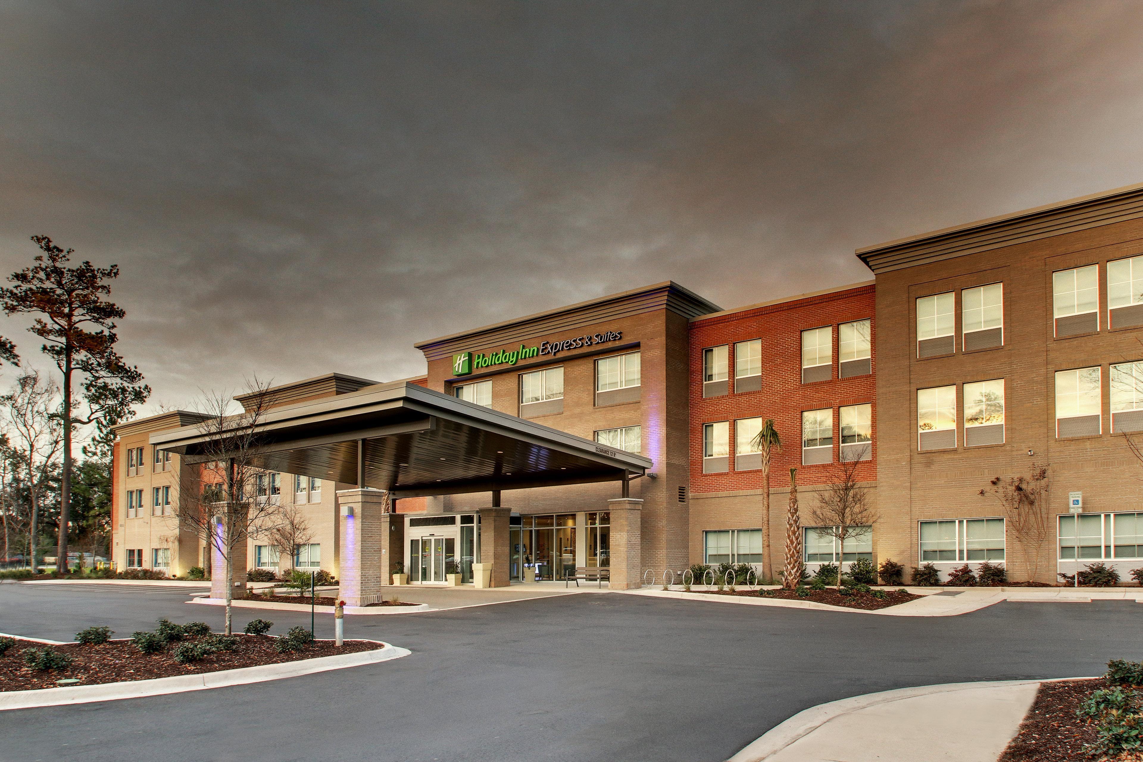 Holiday Inn Express & Suites Charleston Ne Mt Pleasant Us17 By Ihg Mount Pleasant Exterior photo